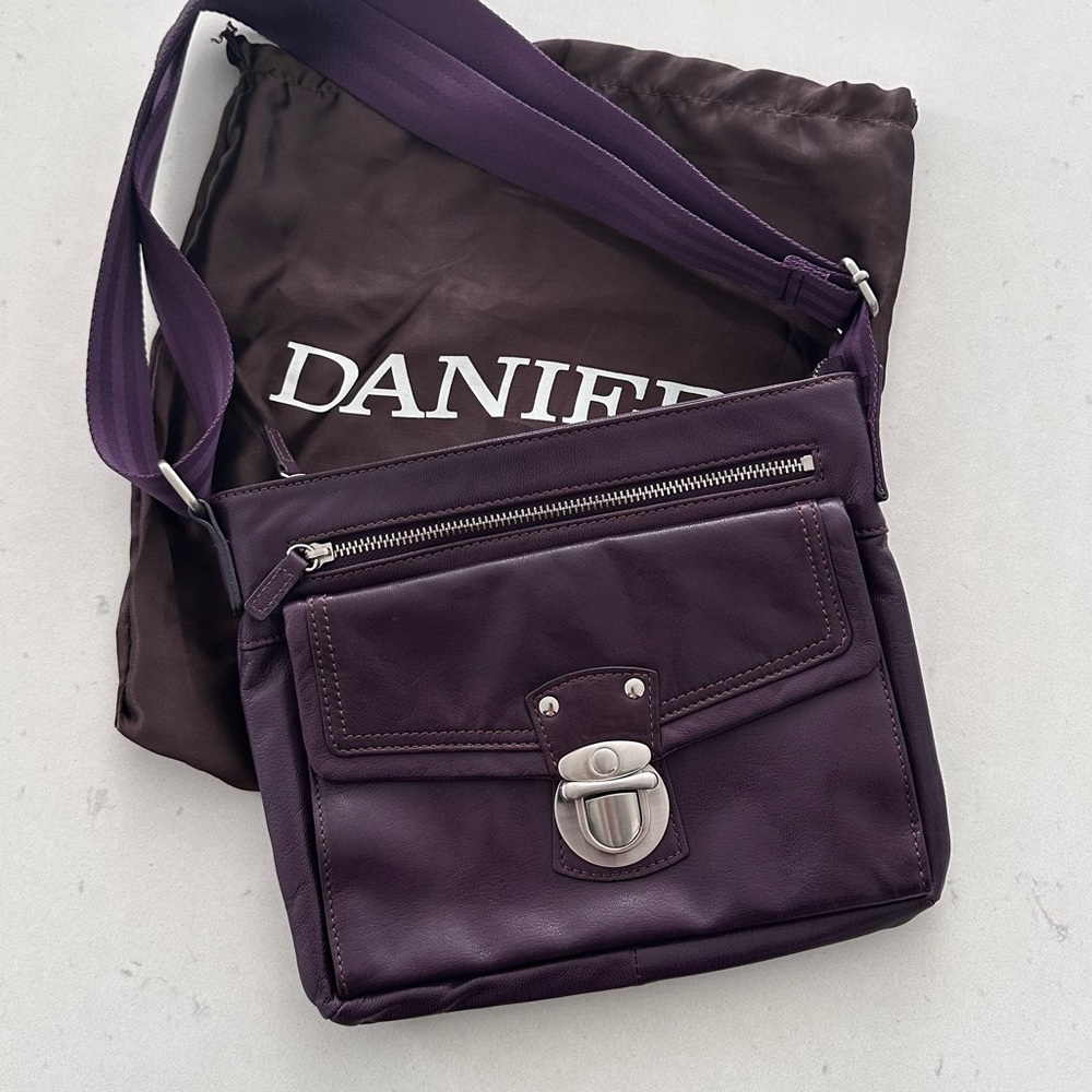 DANIER LEATHER CROSSBODY BAG IN PURPLE